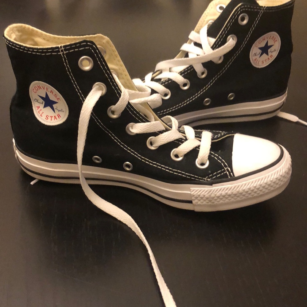 Converse black high top never been worn